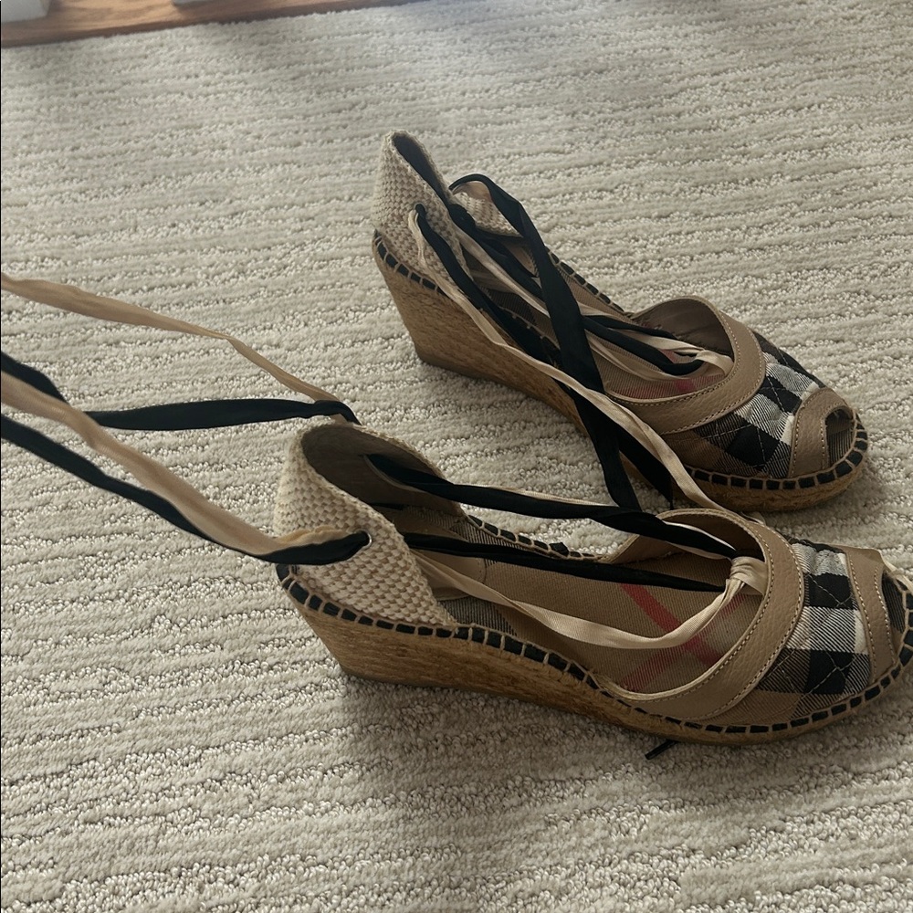 Women’s authentic Burberry espadrille - Picture 2 of 7